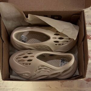 Adidas Yeezy Foam Runners Infants ‘Sand’